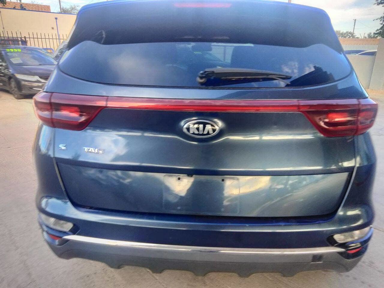 Used 2020 Kia Sportage LX image 4