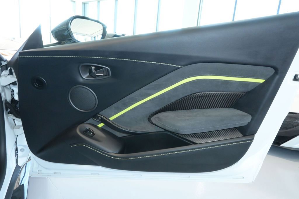 Used 2023 Aston Martin V8 Vantage Coupe RWD image 27