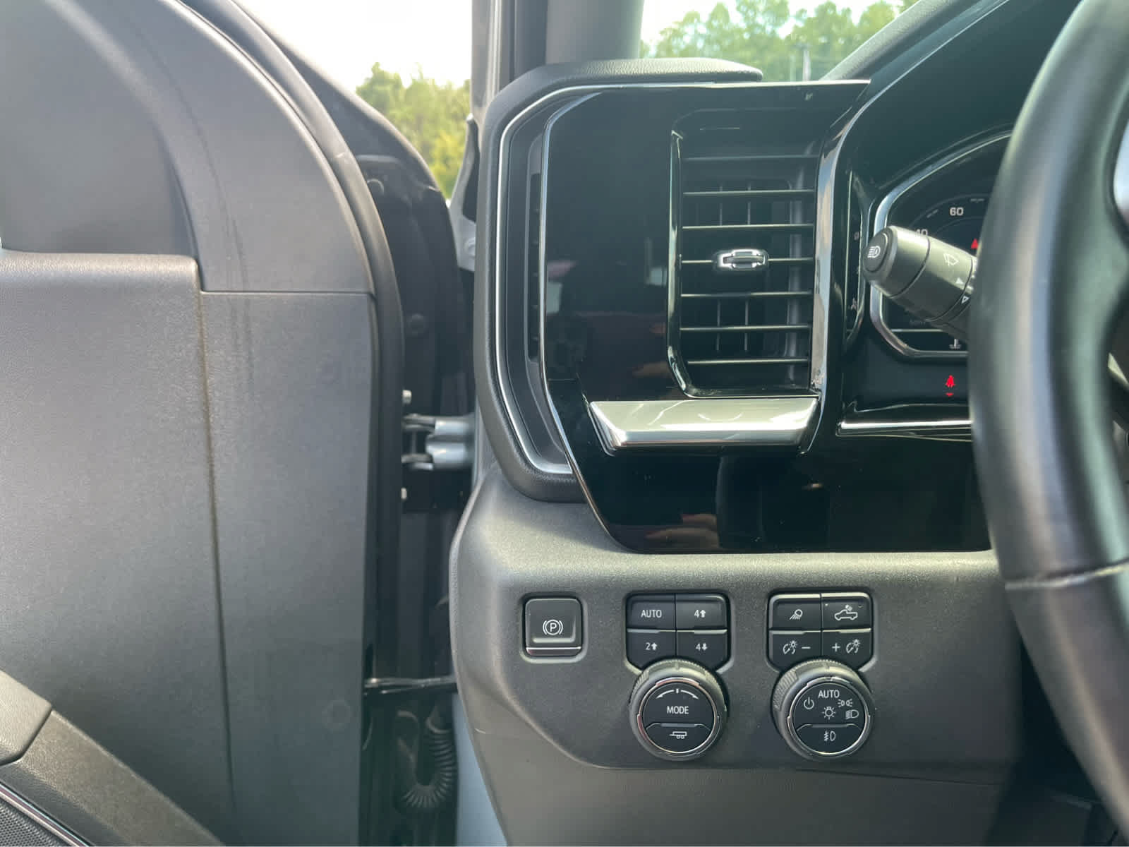 Used 2023 Chevrolet Silverado 1500 LT Trail Boss w/ LT Trail Boss Premium Package AWD/4WD image 14