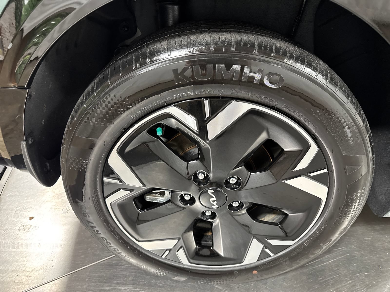 Certified 2023 Kia Niro Wind w/ Wind Preserve Package FWD image 13