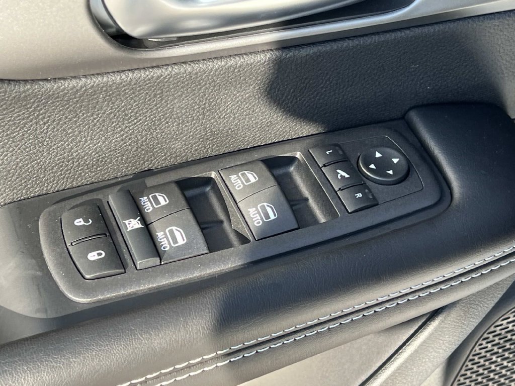 New 2027 Chrysler Pacifica Limited AWD/4WD image 16