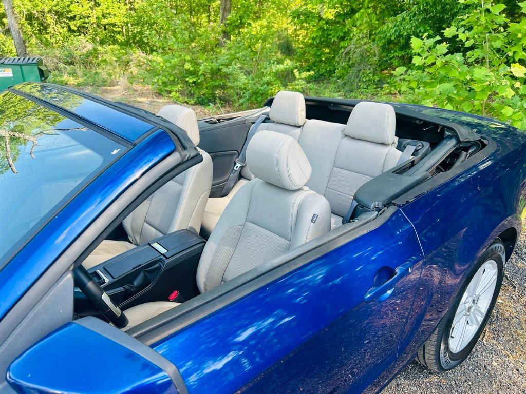 Used 2013 Ford Mustang Convertible RWD image 15