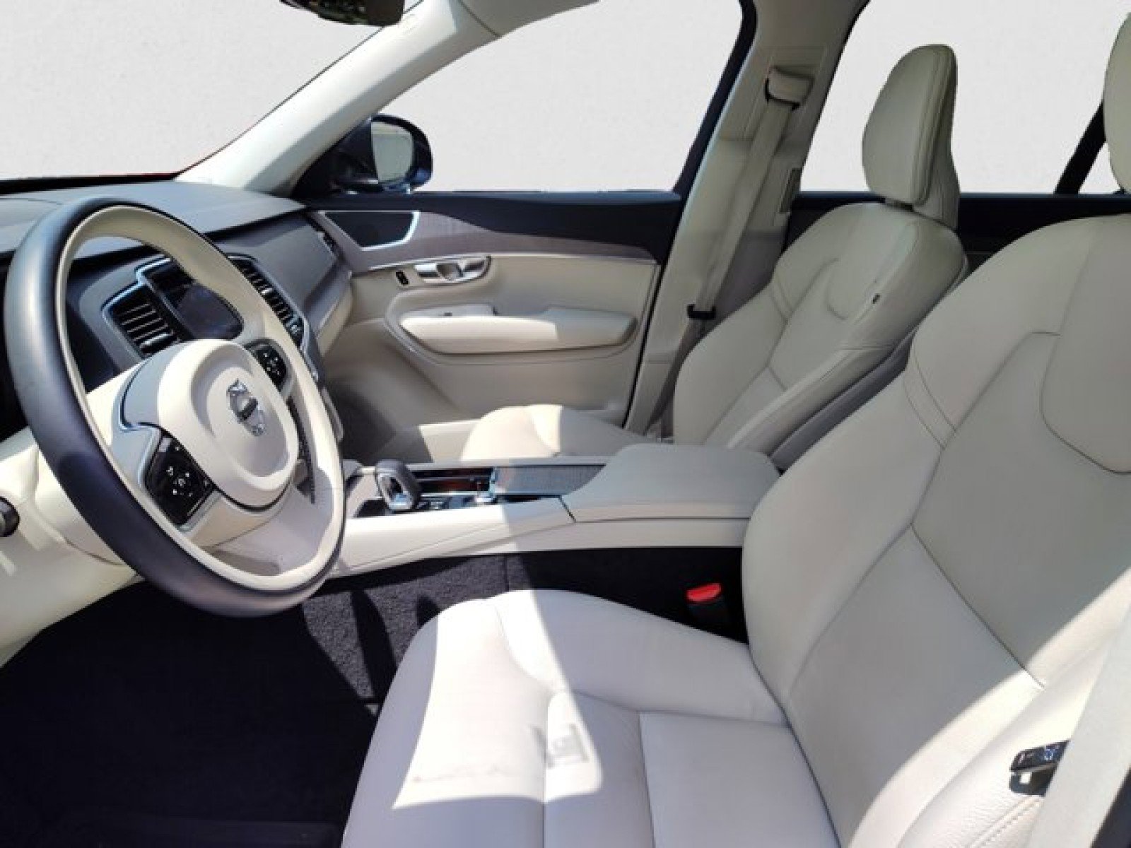 Used 2023 Volvo XC90 B6 Plus w/ Protection Package Premier image 11