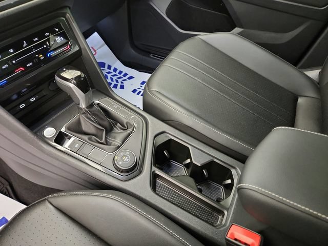 Used 2024 Volkswagen Tiguan SE R-Line AWD/4WD image 16