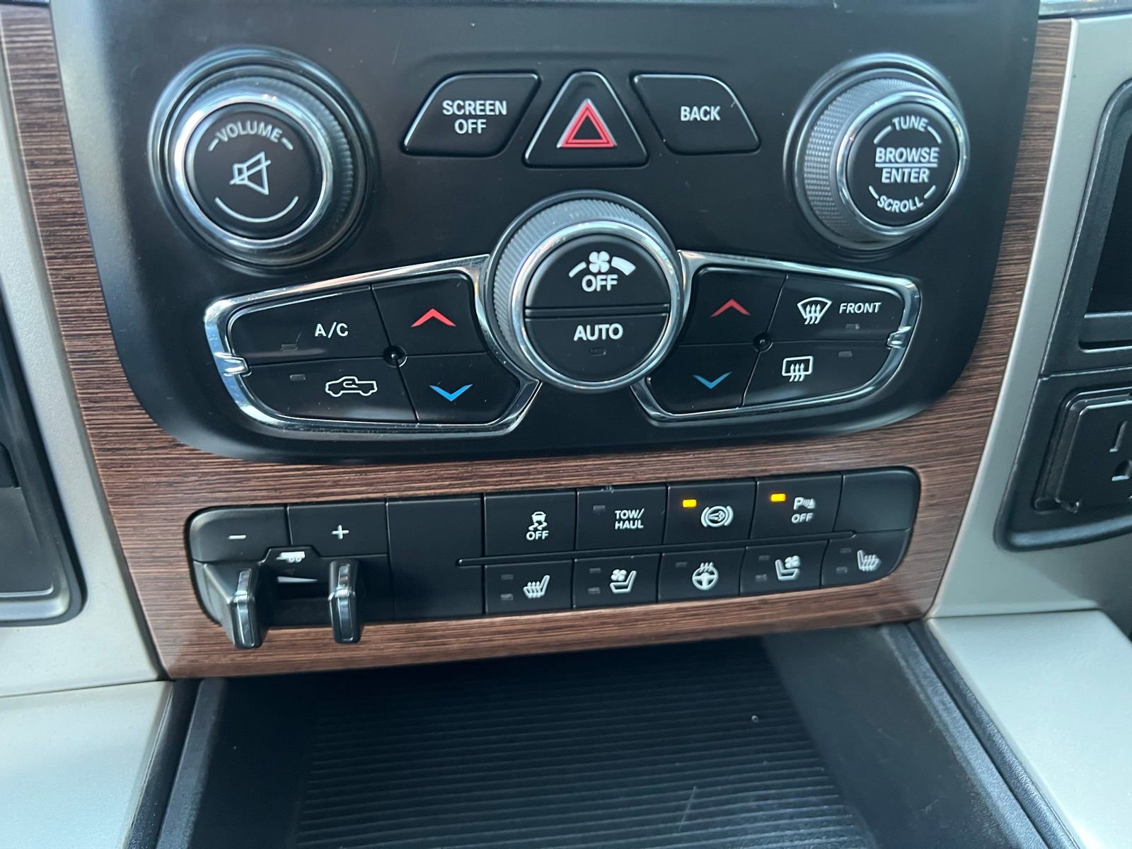 Used 2015 RAM 3500 Laramie w/ Black Appearance Group image 38