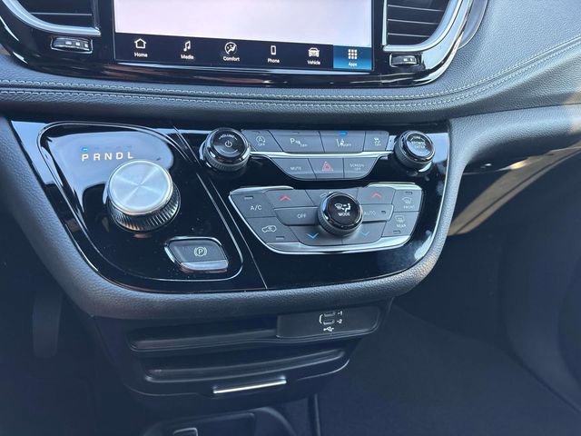 New 2026 Chrysler Pacifica Select image 15