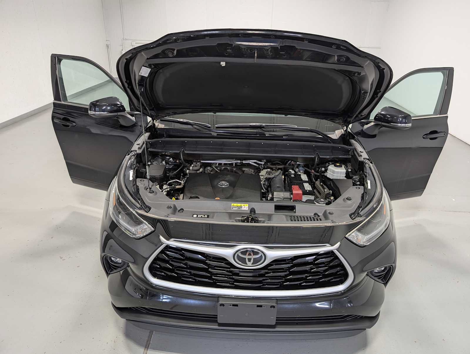 Used 2021 Toyota Highlander XLE AWD/4WD image 13