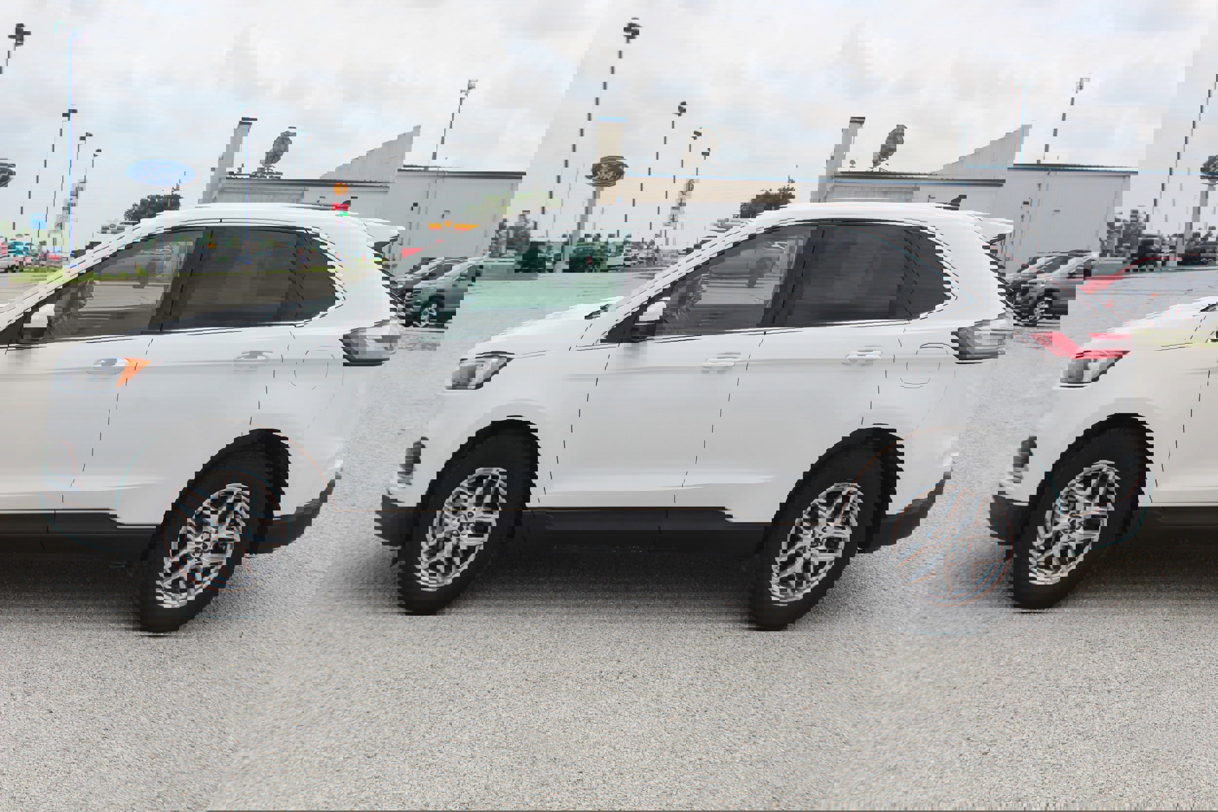 Used 2024 Ford Edge SEL image 8