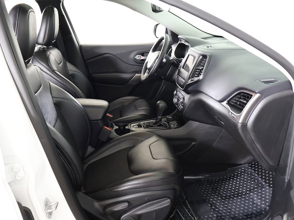 Used 2019 Jeep Cherokee Latitude Plus w/ Comfort/Convenience Group image 33