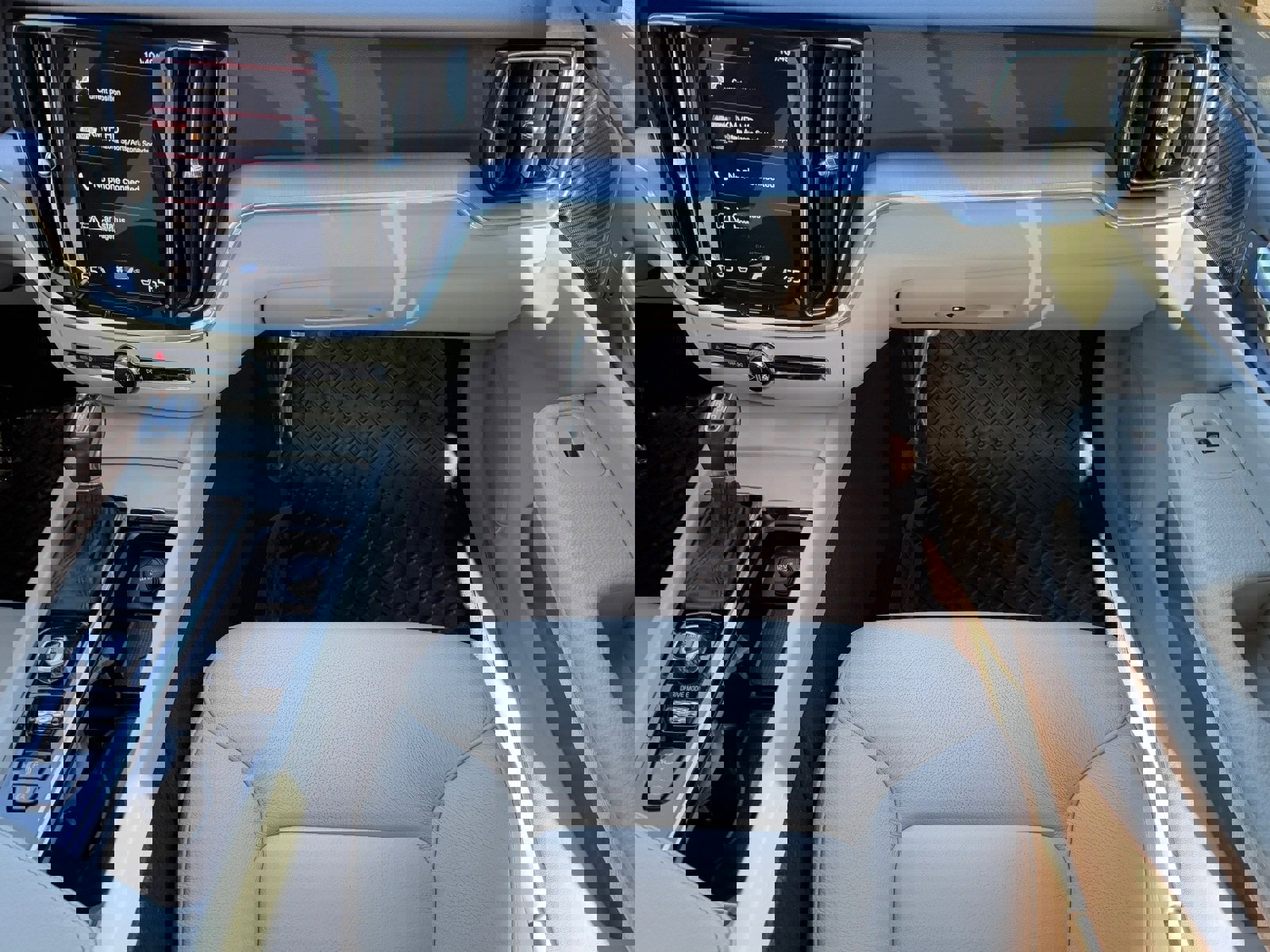 Used 2020 Volvo S60 T6 Momentum image 17