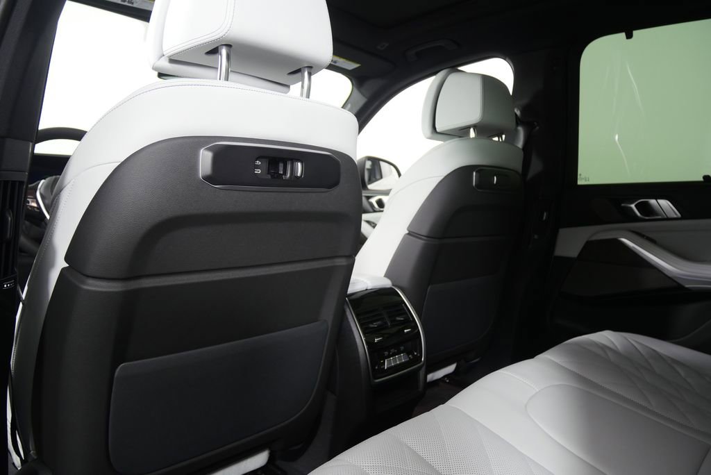 Used 2026 BMW X5 xDrive40i w/ Climate Comfort Package image 16
