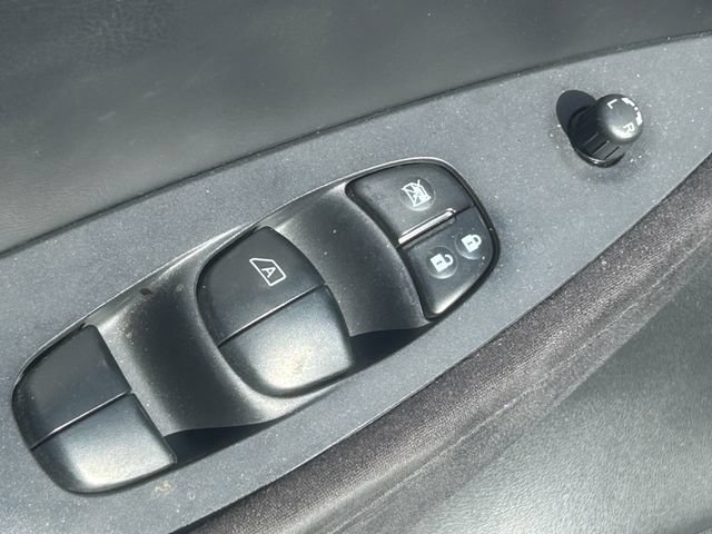 Used 2013 Nissan Leaf S FWD image 24