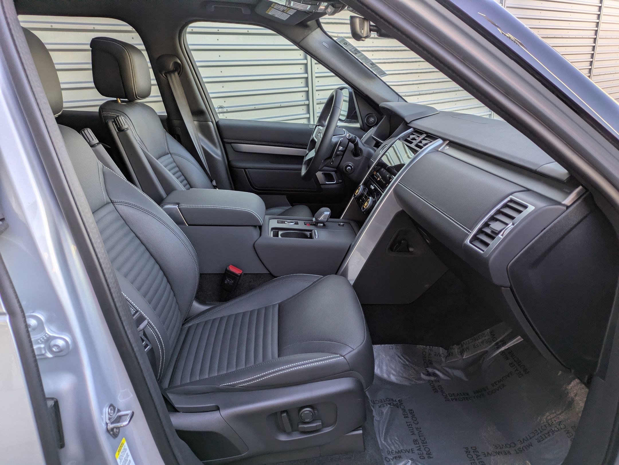 Used 2024 Land Rover Discovery Dynamic SE image 33