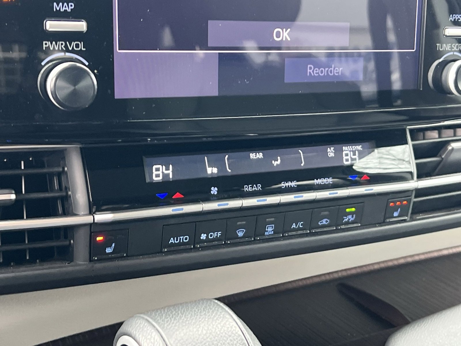 Used 2024 Toyota Sienna XLE image 20