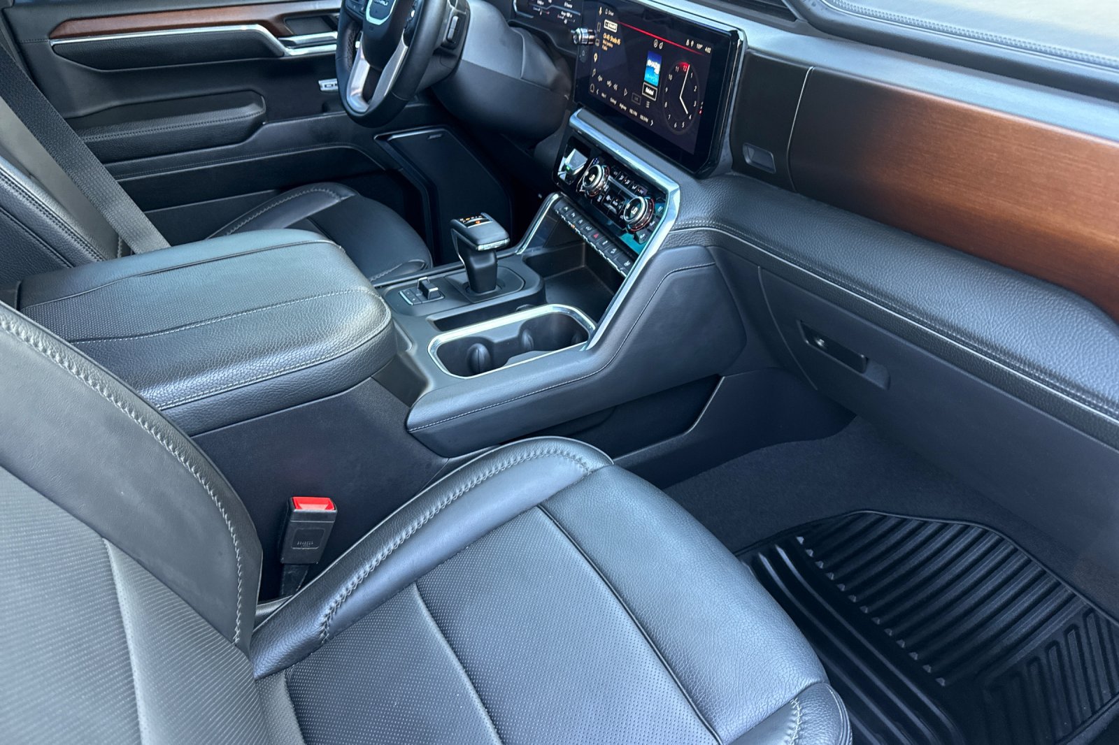 Used 2024 GMC Sierra 1500 Denali w/ Technology Package AWD/4WD image 17