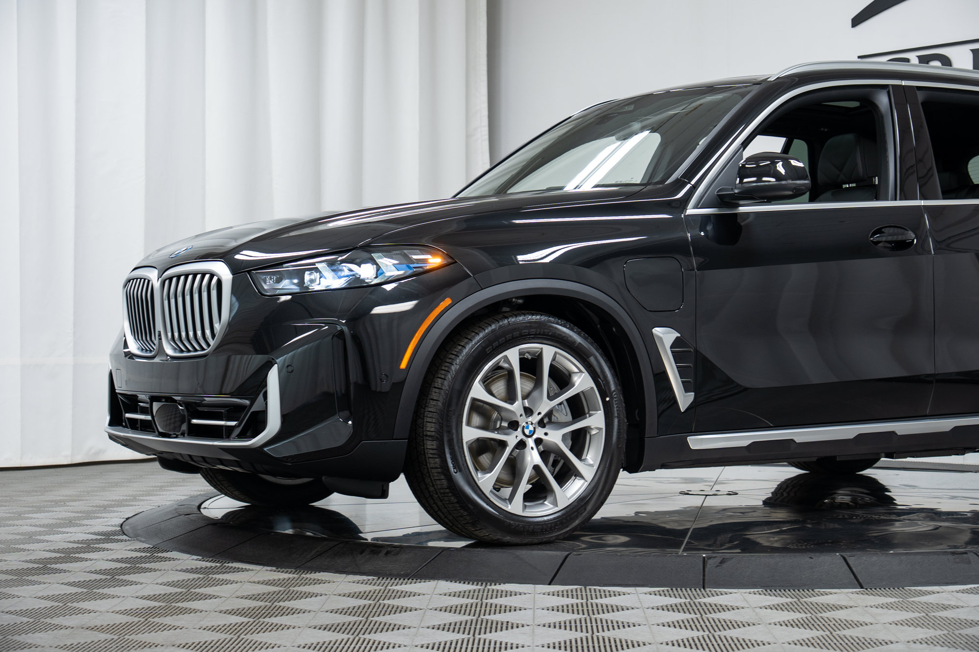 Used 2026 BMW X5 xDrive50e w/ Climate Comfort Package AWD/4WD image 25