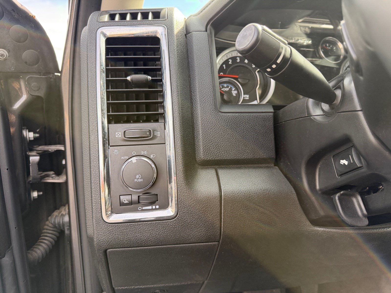 Used 2015 RAM 2500 Laramie w/ Convenience Group AWD/4WD image 11