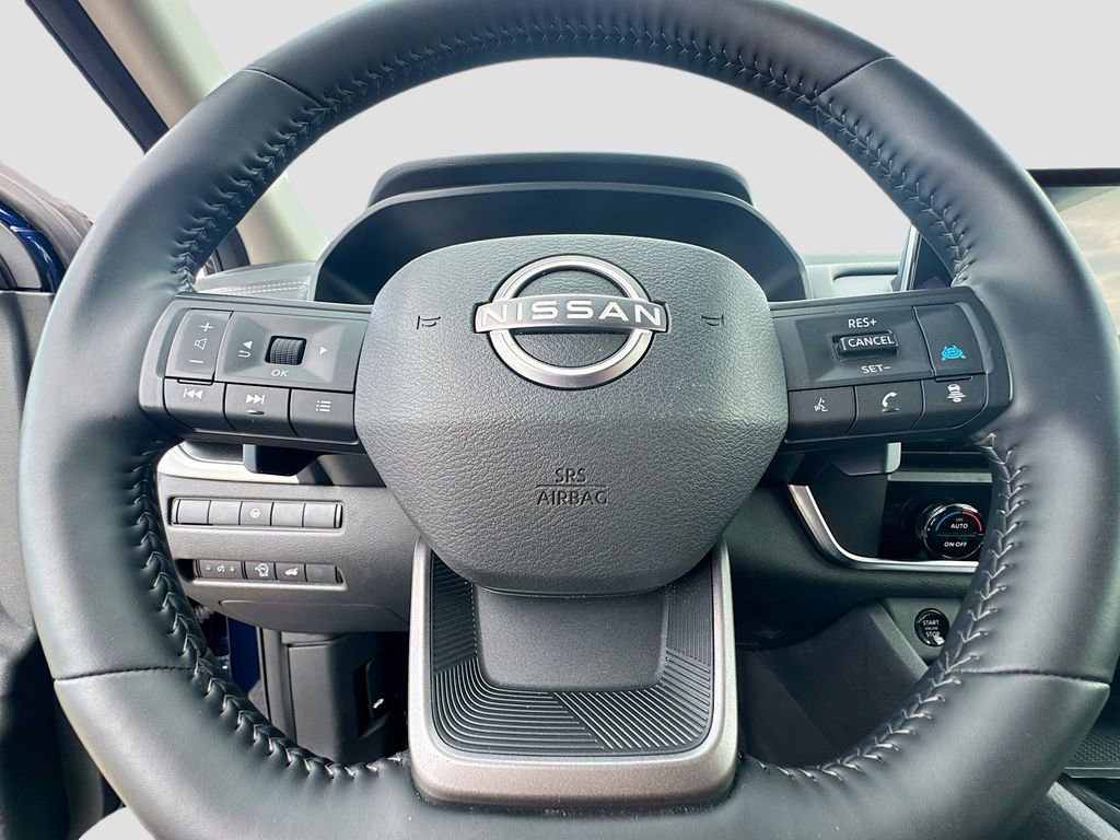 Used 2025 Nissan Rogue SV image 28