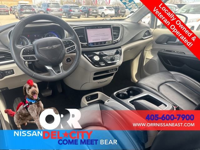 Used 2023 Chrysler Pacifica Touring-L image 14