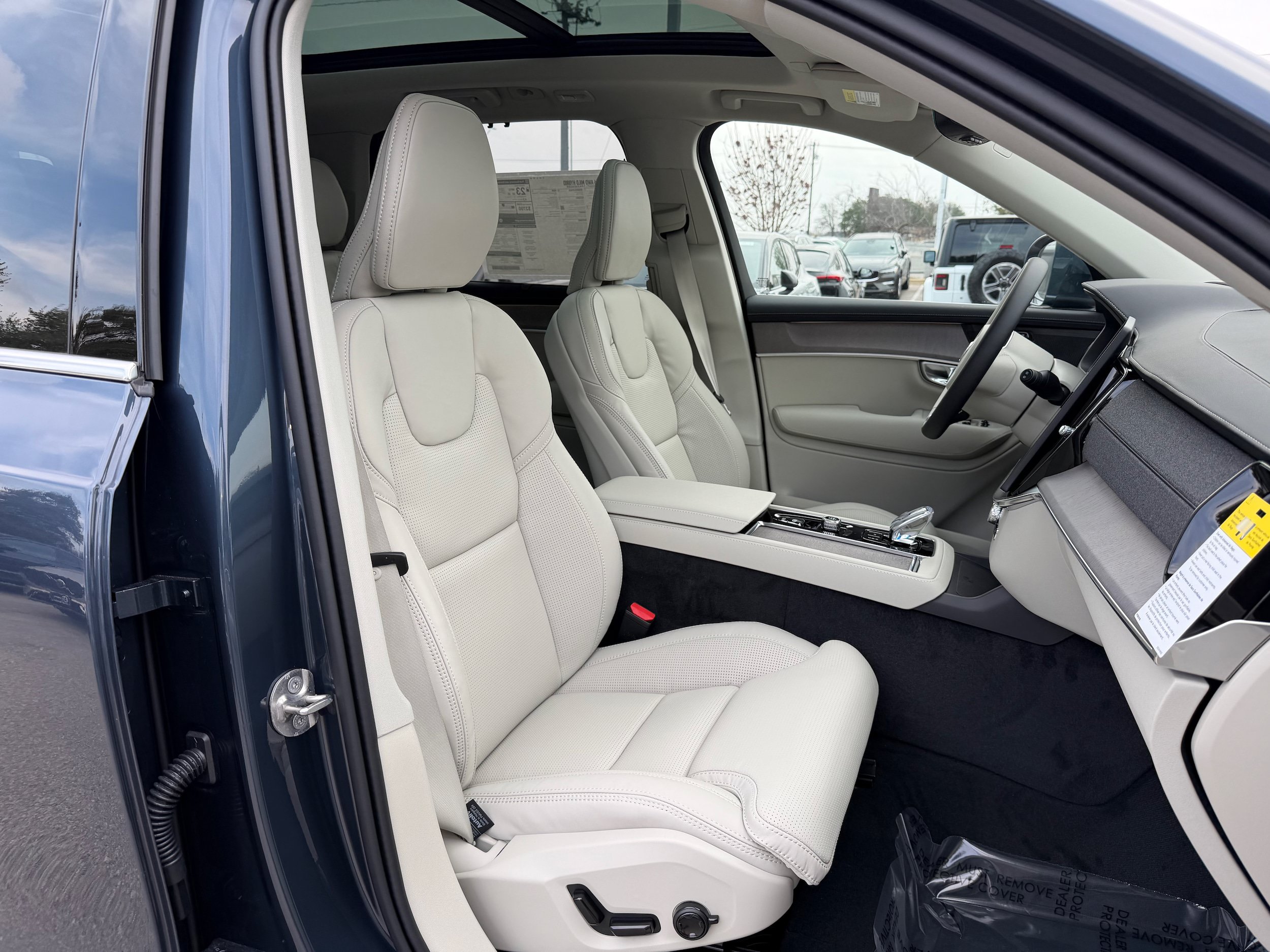 New 2026 Volvo XC90 B6 Ultra w/ Protection Package AWD/4WD image 8