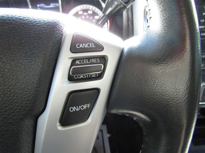 Used 2017 Nissan Titan SV image 15