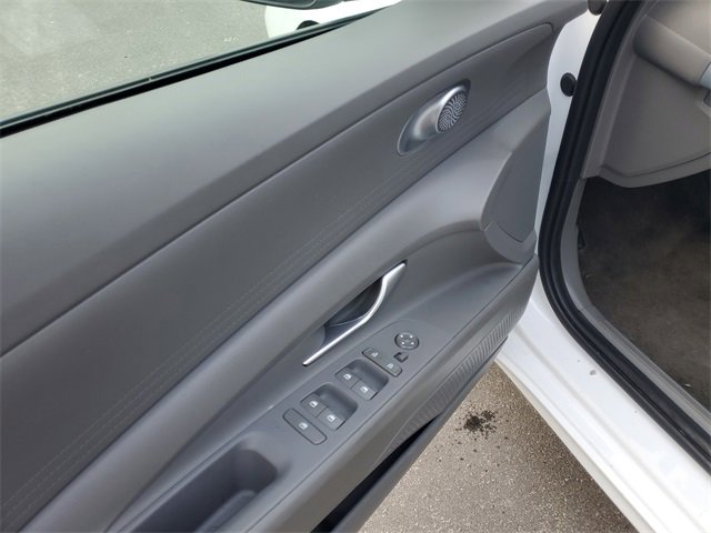 Used 2024 Hyundai Elantra SEL image 10