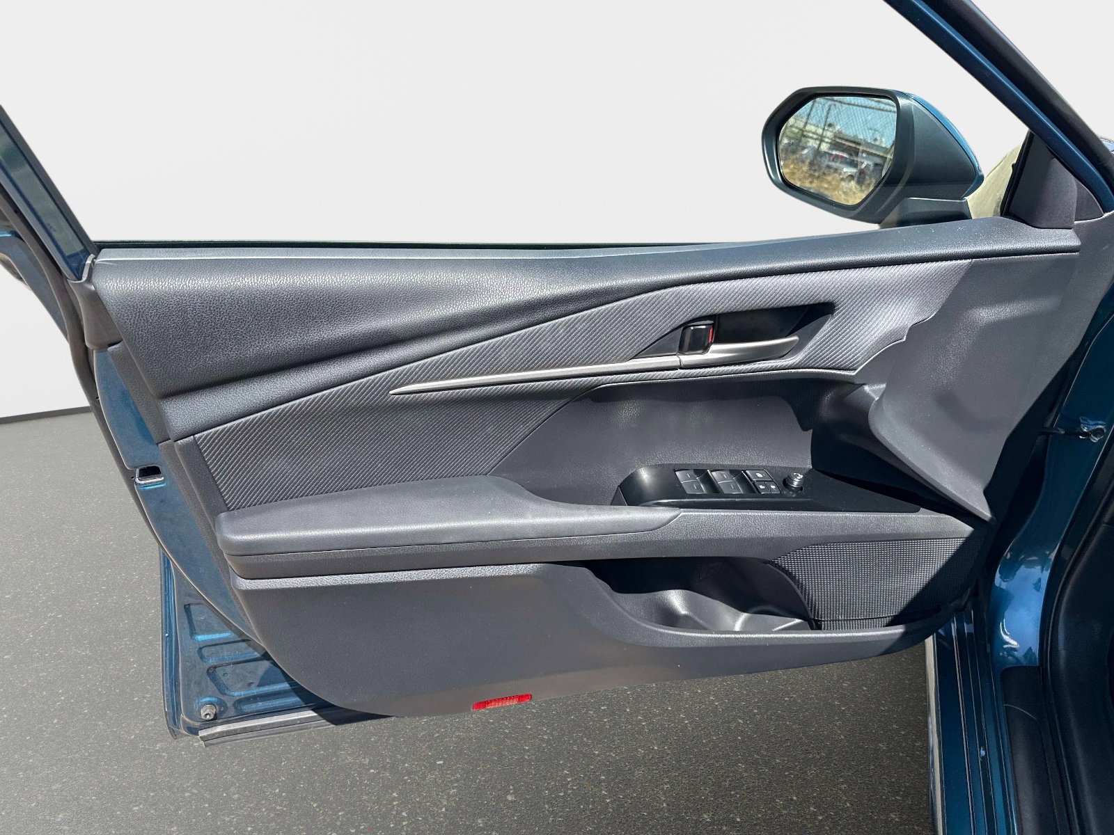 Used 2025 Toyota Camry SE FWD image 17