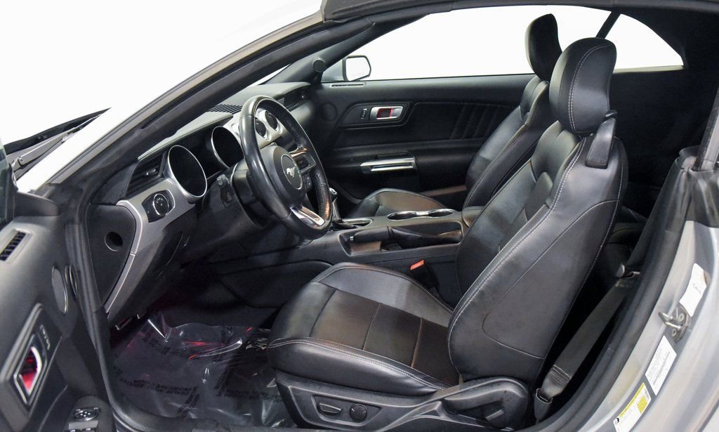 Used 2022 Ford Mustang Premium image 2