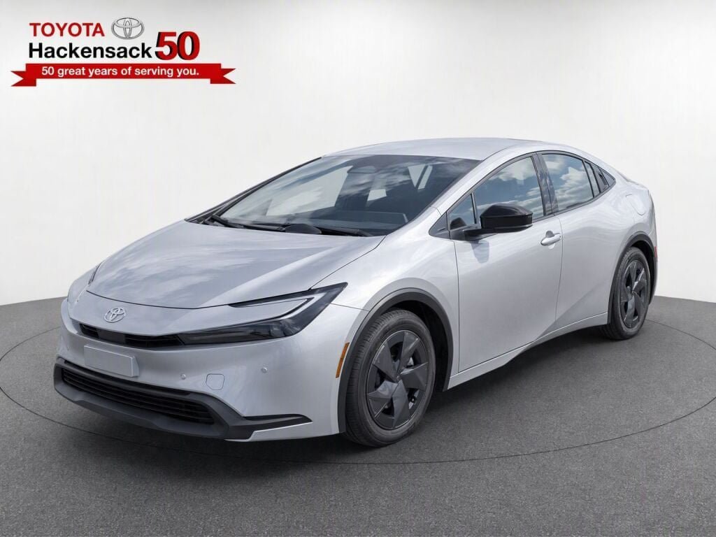 Used 2025 Toyota Prius LE FWD image 2