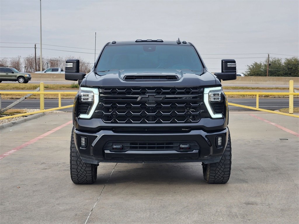 Used 2024 Chevrolet Silverado 2500 ZR2 w/ Technology Package image 2