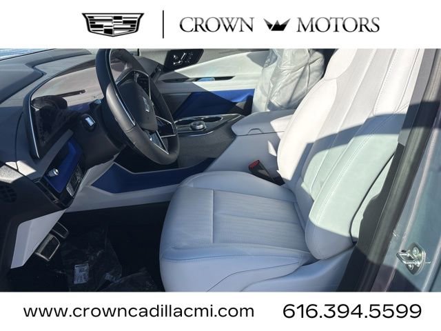 New 2026 Cadillac Optiq Luxury 2 image 11
