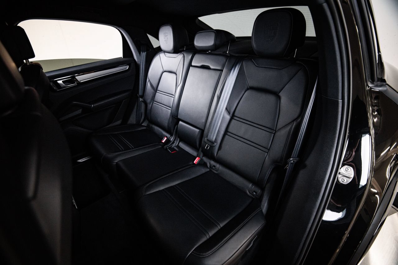 Certified 2023 Porsche Cayenne Platinum Edition AWD/4WD image 24