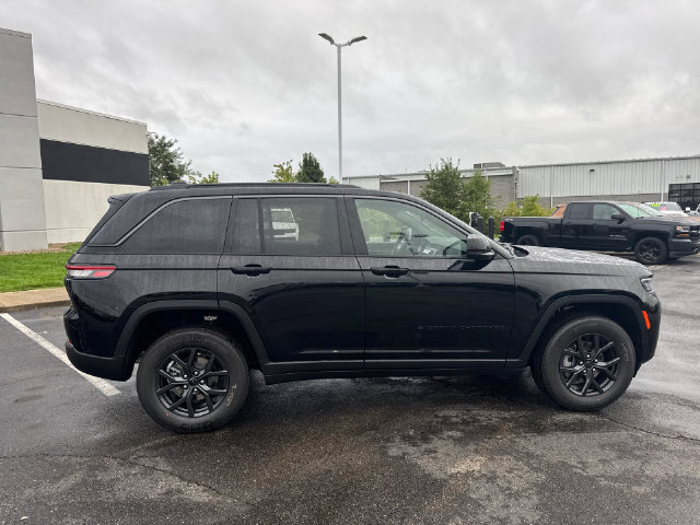 New 2027 Jeep Grand Cherokee Altitude AWD/4WD image 8