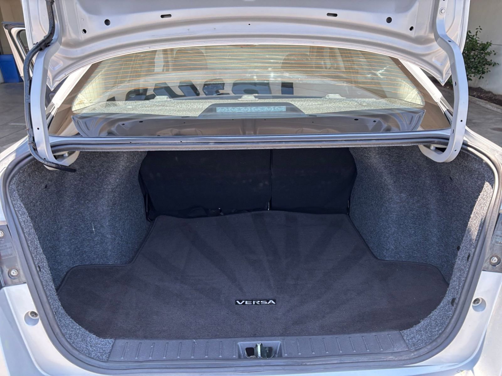Used 2025 Nissan Versa SV FWD image 30
