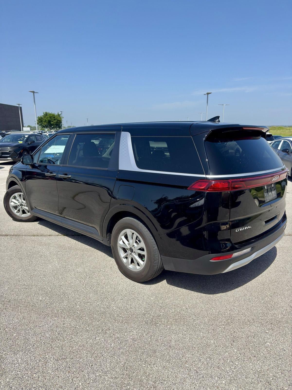 Certified 2024 Kia Carnival LX FWD image 3