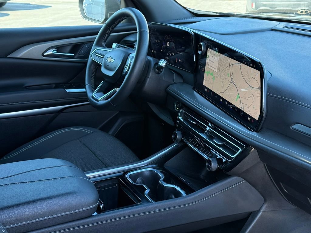 Used 2024 Chevrolet Traverse LT image 8