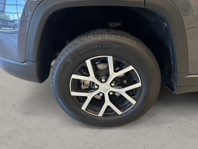 Used 2024 Jeep Grand Cherokee Limited AWD/4WD image 14