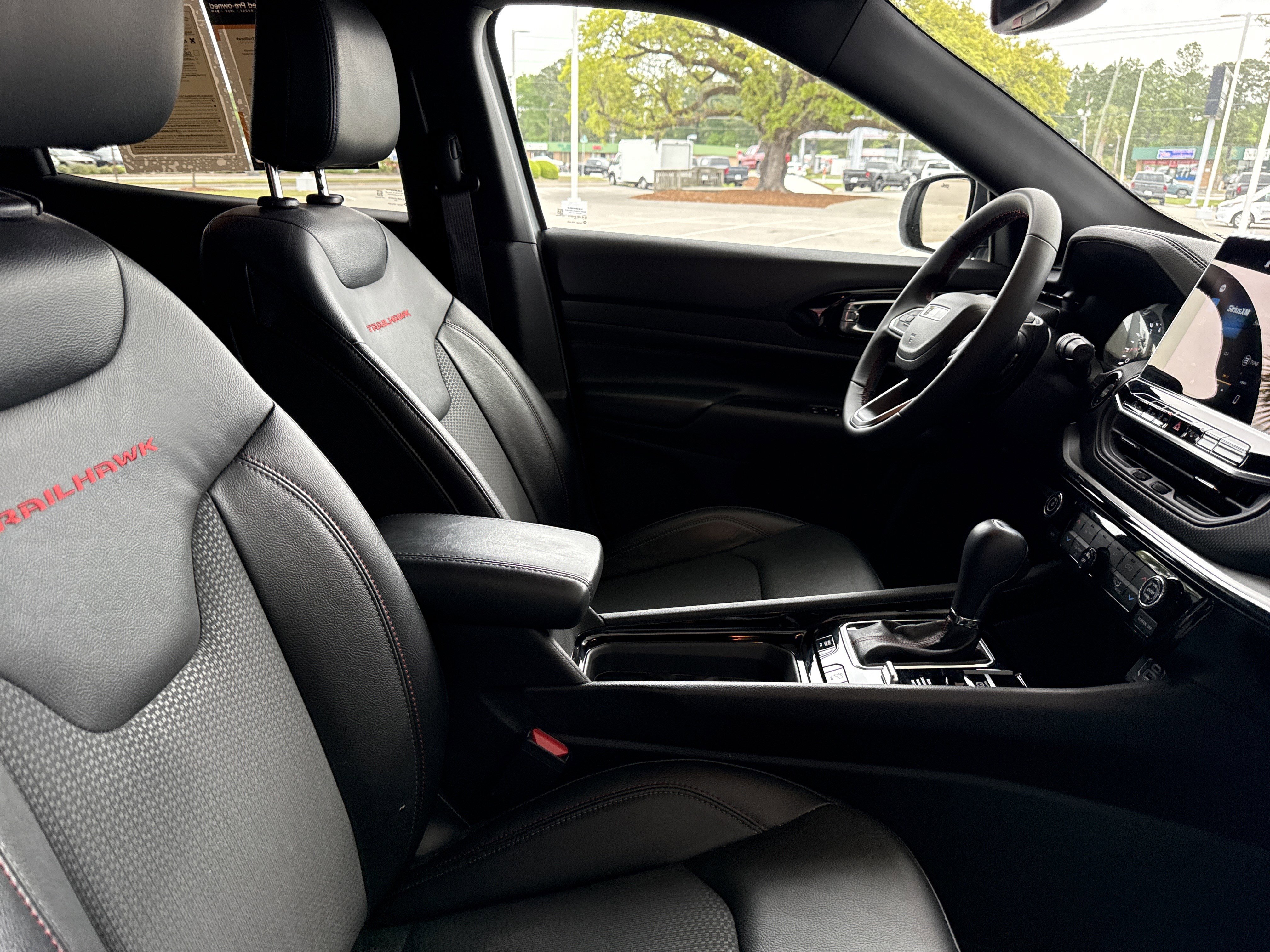 Used 2025 Jeep Compass Trailhawk image 30