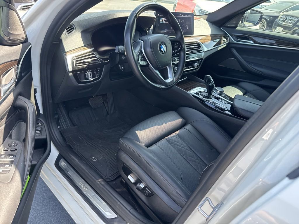 Used 2021 BMW 530e w/ Premium Package RWD image 8