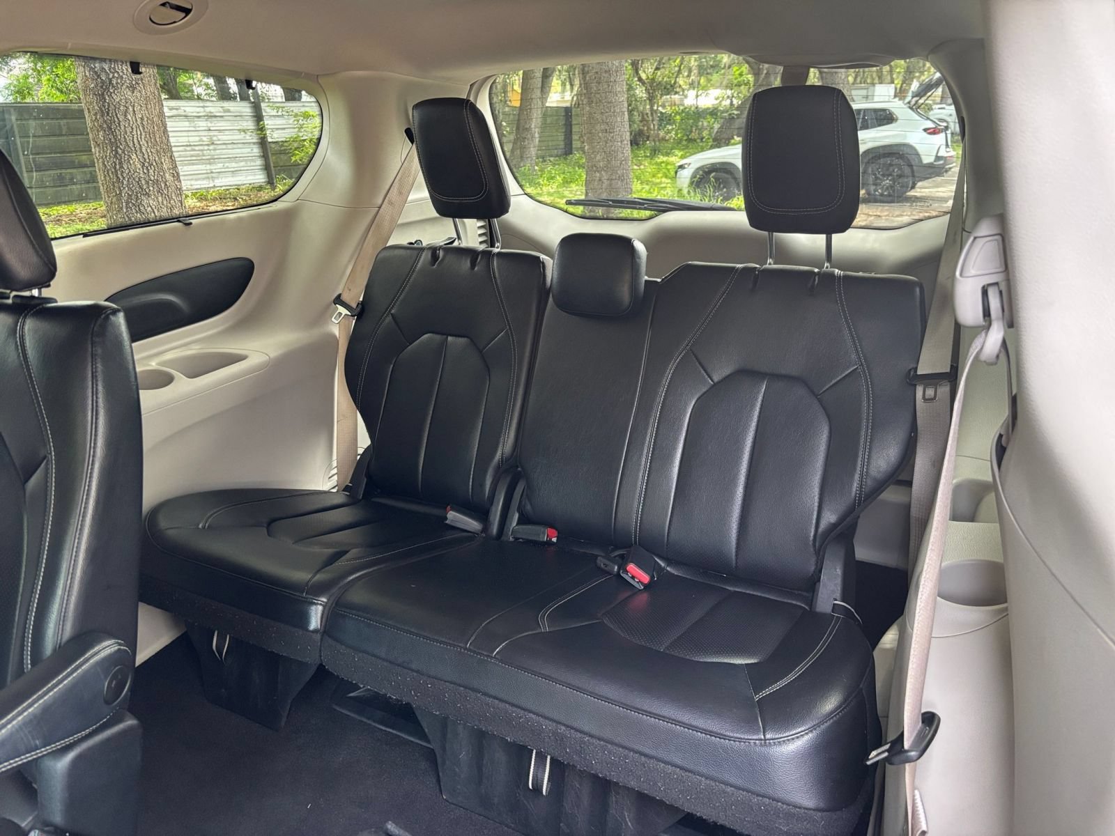 Used 2022 Chrysler Pacifica Touring-L FWD image 30