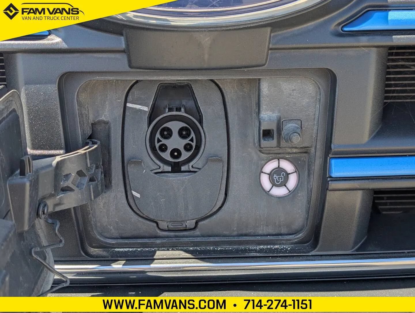 Used 2022 Ford E-Transit 148 High Roof w/ Load Area Protection Package RWD image 4