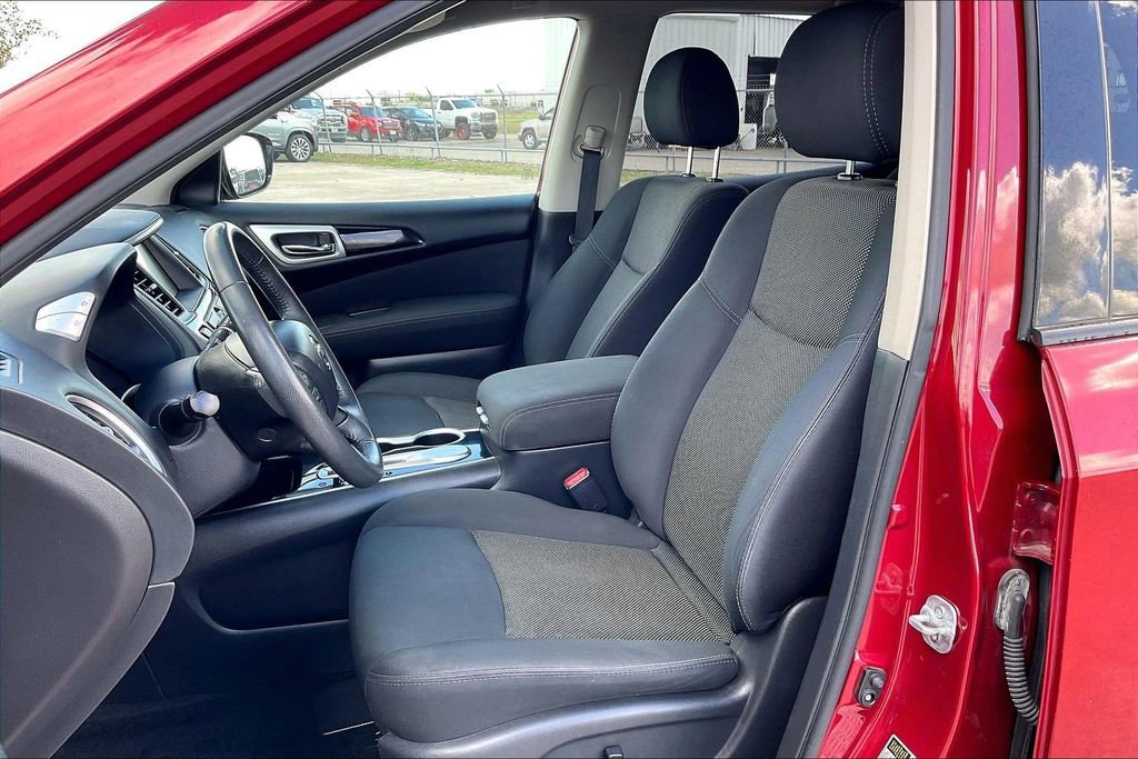 Used 2017 Nissan Pathfinder SV FWD image 18