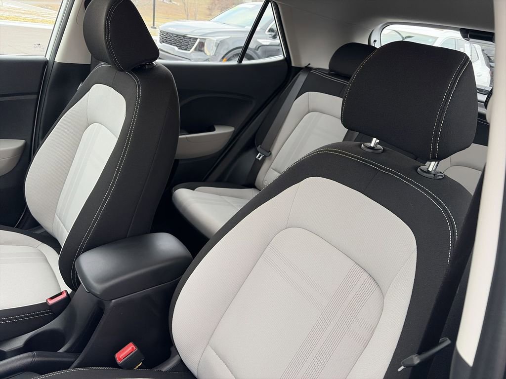 Used 2024 Hyundai Venue SEL image 11