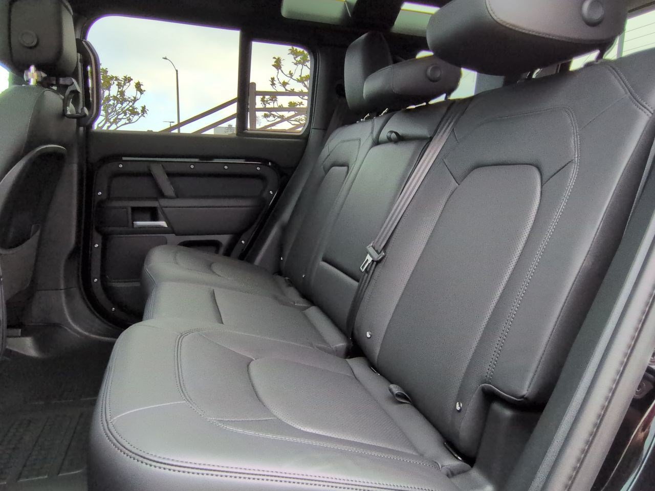 New 2026 Land Rover Defender 110 X-Dynamic SE AWD/4WD image 23