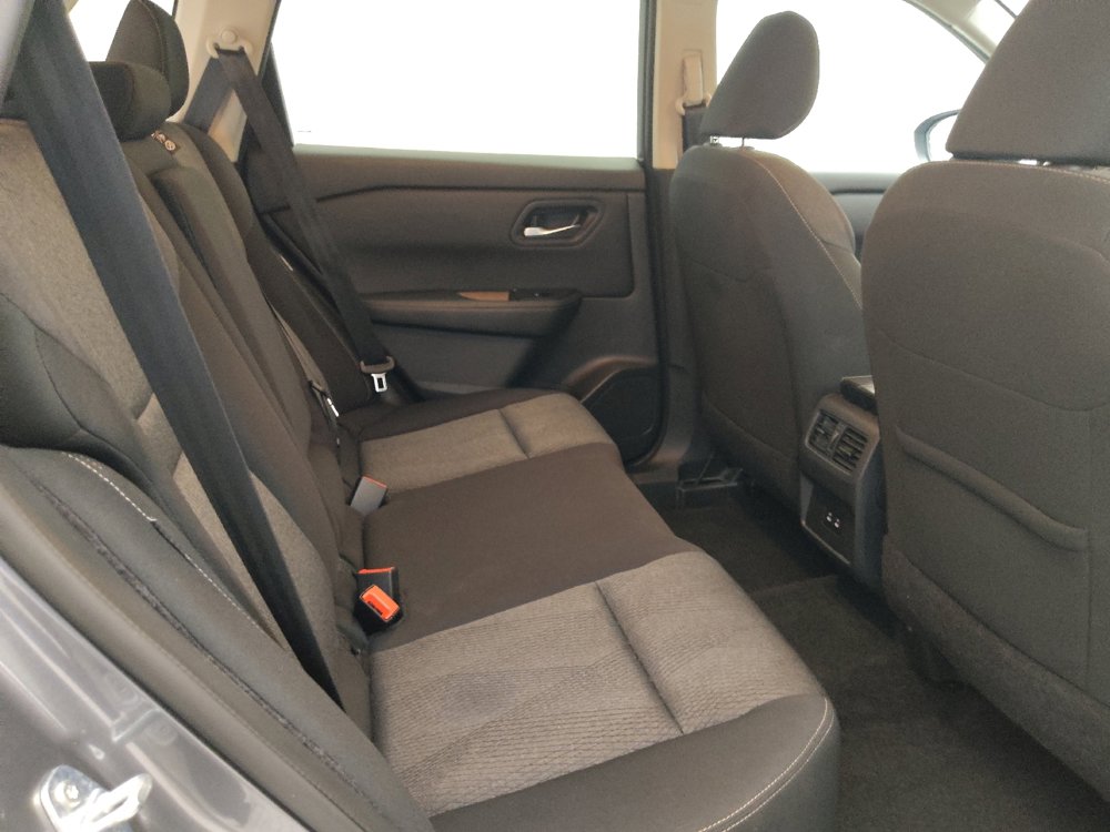 Used 2024 Nissan Rogue SV image 19