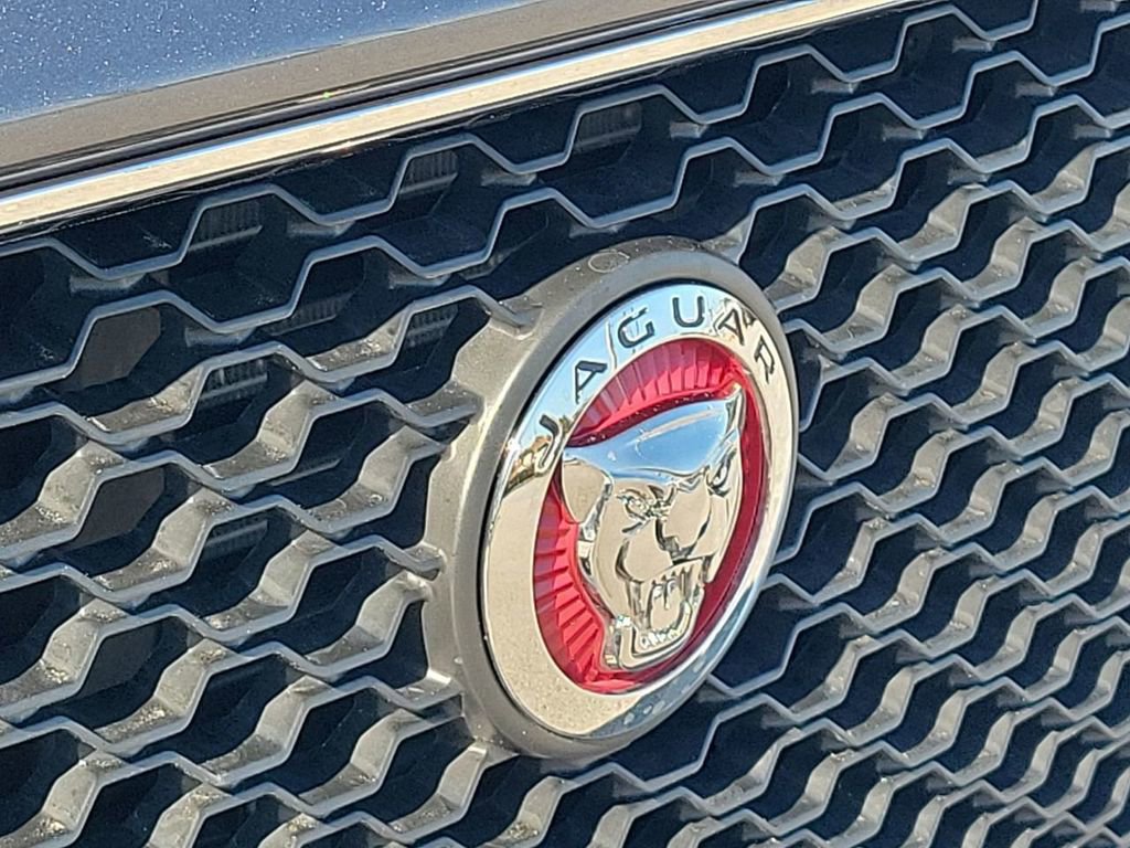 Used 2018 Jaguar F-PACE Premium image 9