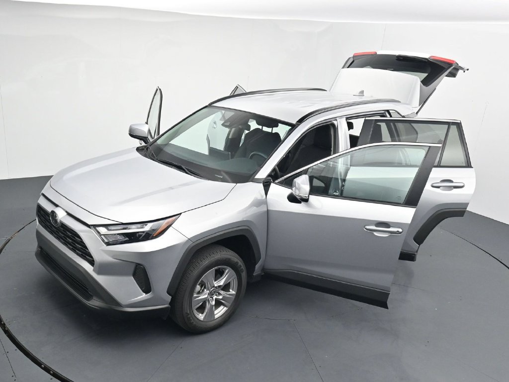 Used 2025 Toyota RAV4 XLE AWD/4WD image 26