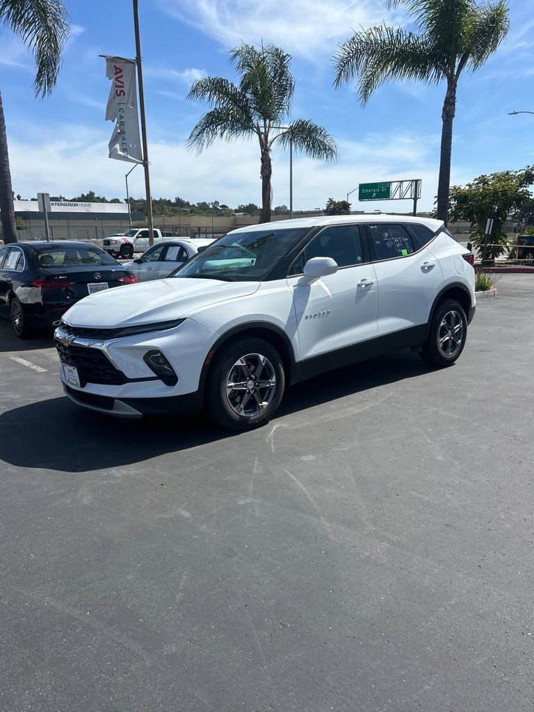 Used 2025 Chevrolet Blazer LT image 1
