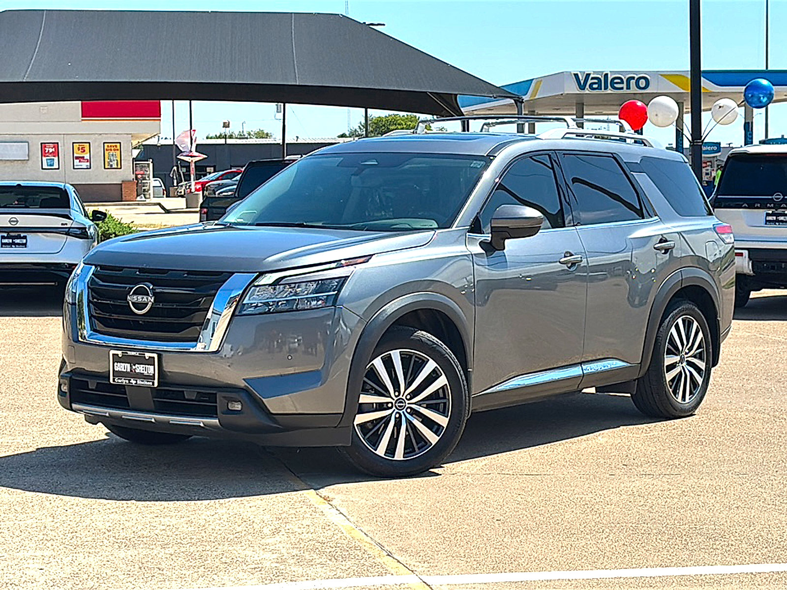 Used 2022 Nissan Pathfinder Platinum w/ Cargo Package AWD/4WD image 2