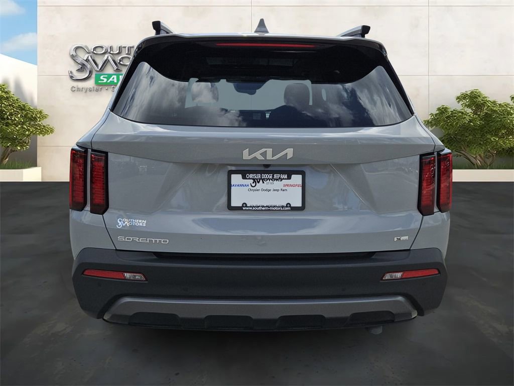 Used 2023 Kia Sorento X-Line EX image 4